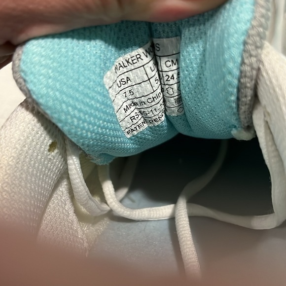 Vionic shoes women’s size 7.5 walking shoes leather upper rubber sole - Picture 10 of 10